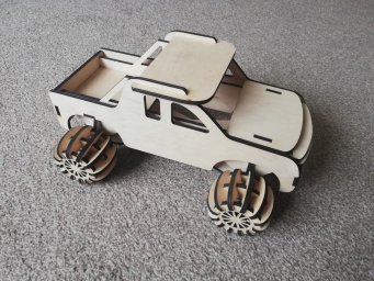 Макет "Деревянный игрушечный грузовик 3d модель" 1
