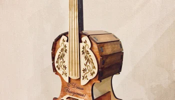 Макет "Чайный домик в форме гитары"