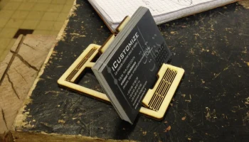 Макет "Подставка для телефона держатель для визиток 3 мм фанера"