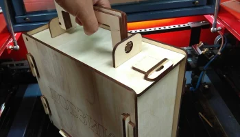 Макет "Деревянная коробка для чемодана"