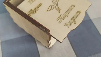 Деревянная коробка для карандашей с раздвижной крышкой