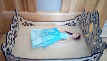 Макет "Деревянная кровать для куклы барби"