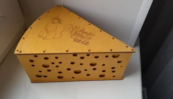 Коробка в форме сыра с крышкой