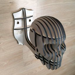 Макет "Настенный держатель для шлема с черепом" 0