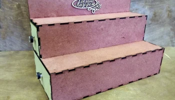 Макет "Деревянная подставка для лестничных ступеней с ящиками"