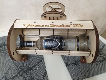 Макет "Подарочная коробка с держателем для винных бутылок" 0