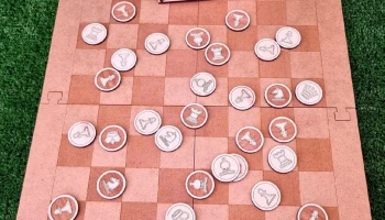 Макет "Портативный шахматный набор деревянные шахматные доски шахматные фигуры"