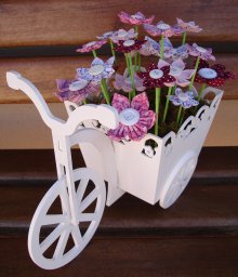 Макет "Деревянный трехколесный велосипед корзина для цветов" 0