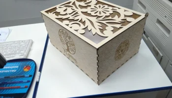 Макет "Декоративный деревянный ящик с гравировкой и крышкой для документов формата А4"