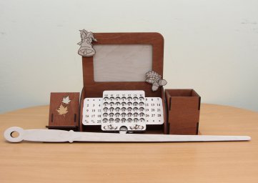 Макет "Вечный календарь настольный органайзер с фоторамкой подставка для телефона" 0