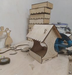 Макет "Декоративная деревянная кормушка для птиц" 0