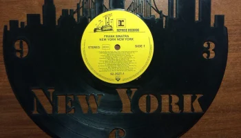 Макет "Шаблон настенных часов с виниловой пластинкой Нью-Йорк Сити"