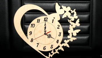 Макет "Часы с сердцем и бабочками"