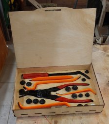 Макет "Деревянный ящик для хранения инструментов" 0
