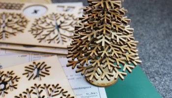 Макет "Файлы дизайна для лазерной резки снежинок и рождественской елки"