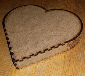 Макет "Шаблон деревянной коробки для сердца svg файл" 0