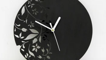 Макет "Настенные часы с современным цветочным дизайном"