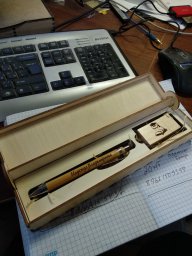 Макет "Деревянная коробка для ручки и флешки" 0