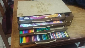 Деревянная коробка для карандашей
