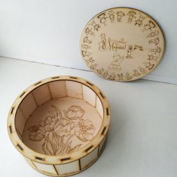 Макет "Гравированная круглая деревянная подарочная коробка" 0