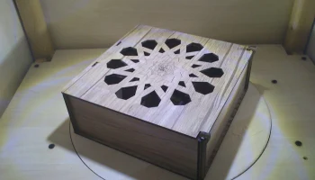 Макет "Деревянная коробка для хранения с отделениями"