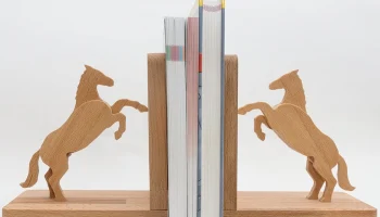 Макет "Подставки для книг в виде лошади"
