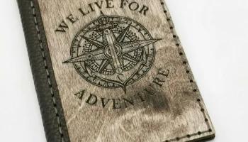 Макет "Деревянная обложка для паспорта с гравировкой"