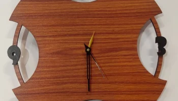 Макет "Настенные часы современного дизайна"