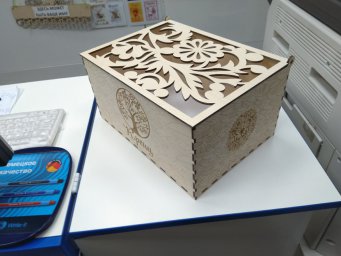 Макет "Декоративный деревянный ящик с гравировкой и крышкой для документов формата А4" 0