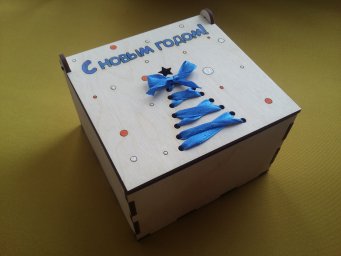 Макет "Подарочная коробка с лентой Новогодняя елка гравировка снежинка игрушки обезьяна динозавры жи 1