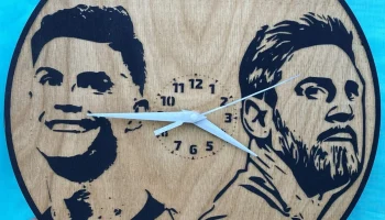 Макет "Эксклюзивные настенные часы с гравировкой Месси Роналдо"
