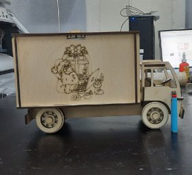 Макет "Новогодняя подарочная коробка в форме фургона" 0