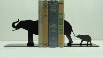 Макет "Держатель для книг в виде семьи слонов"