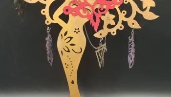 Макет "Женщина дерево подставка для украшений"