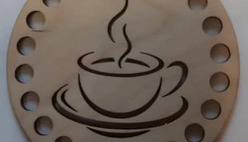 Макет "Деревянная подставка для кофе с гравировкой"