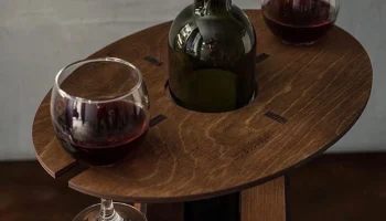 Макет "Держатель для винных бутылок и бокалов вмещает 2 бокала"