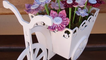 Макет "Деревянный трехколесный велосипед корзина для цветов"