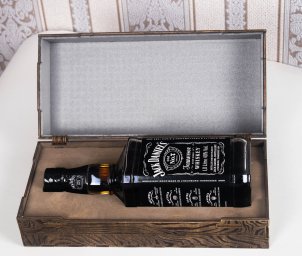 Макет "Деревянная коробка для виски Jack Daniels с гравировкой" 0