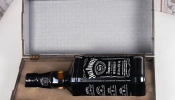 Макет "Деревянная коробка для виски Jack Daniels с гравировкой"