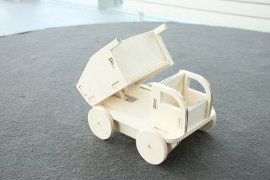 Макет "Детский деревянный игрушечный грузовик" 0