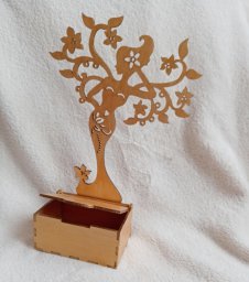Макет "Деревянный органайзер для хранения ювелирных украшений с подставкой для ювелирного дерева" 2