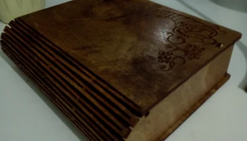 Макет "Деревянная коробка для книг"
