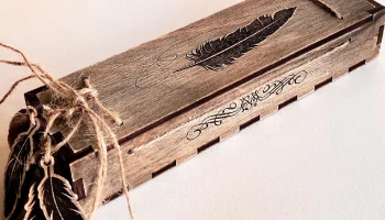 Макет "Декоративная деревянная подарочная коробка для ручки с гравировкой"
