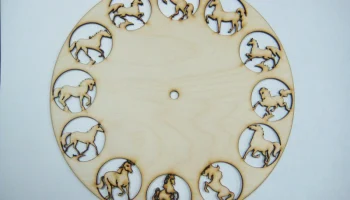 Макет "Часы с 12 лошадьми"