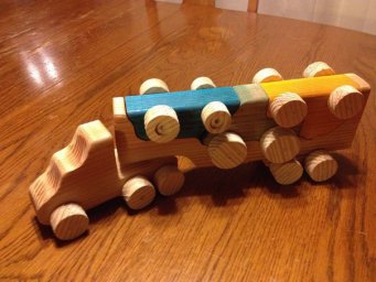 Макет "Деревянный игрушечный грузовик со съемными игрушечными машинками шаблон" 0
