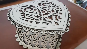 Макет "Декоративная подарочная коробка в форме сердца из фанеры"