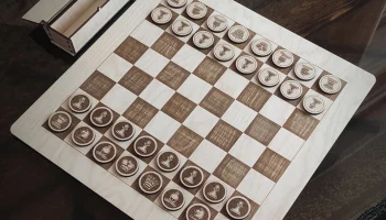 Макет "Деревянный шахматный набор и коробка"
