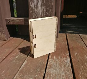 Макет "Коробка для книг с защелкой 3 мм svg файл" 0