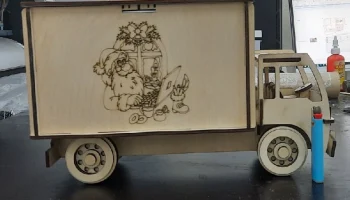 Макет "Новогодняя подарочная коробка в форме фургона"